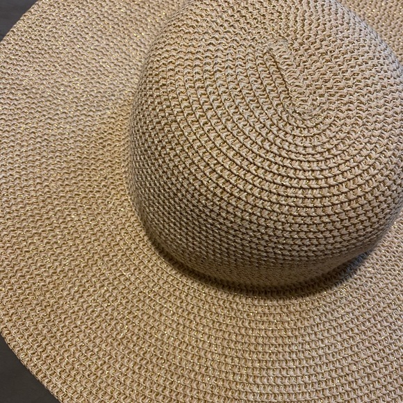 Hat - Picture 2 of 3